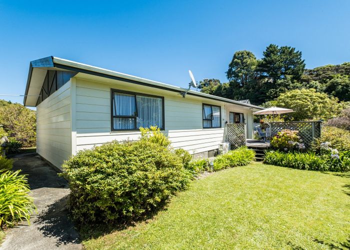  at 90 Omapere Street, Whitby, Porirua, Wellington