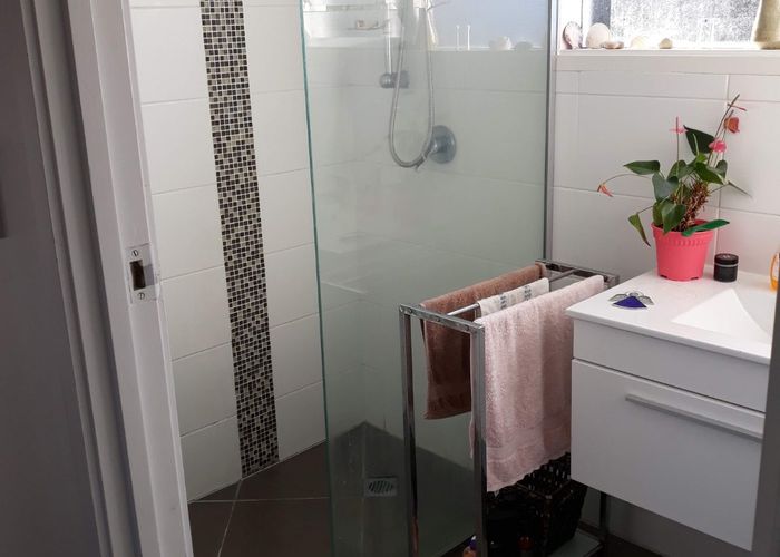 at 206 Lake Road, Northcote, North Shore City, Auckland