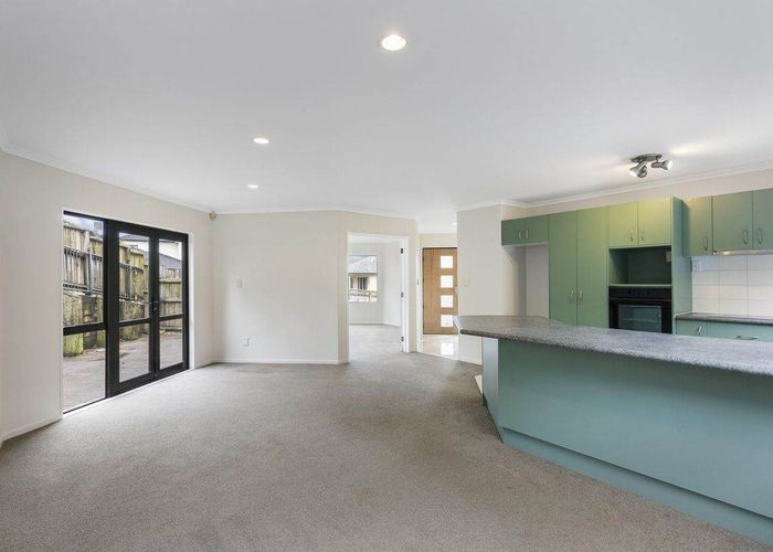  at 2/14 Mossop Rise, Glenfield, North Shore City, Auckland