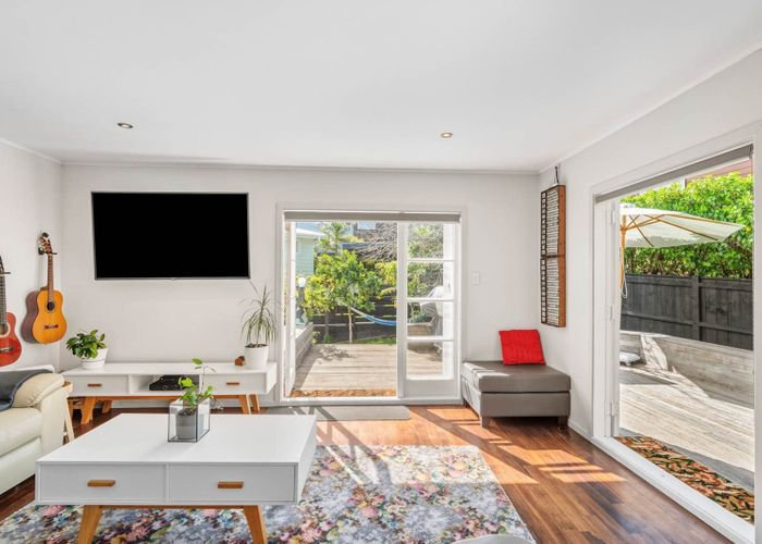  at 4 Kennedy Avenue, Forrest Hill, North Shore City, Auckland