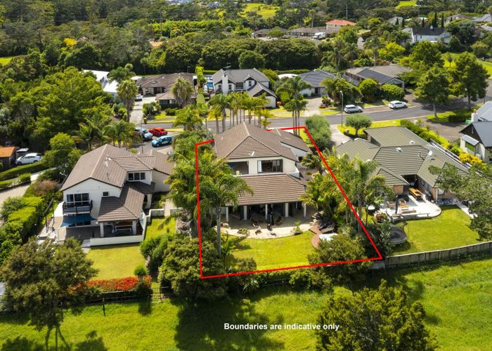  at 8 Monkton Close, Greenhithe, Auckland