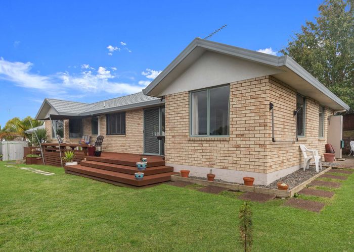  at 18 Friesian Place, Grandview Heights, Hamilton