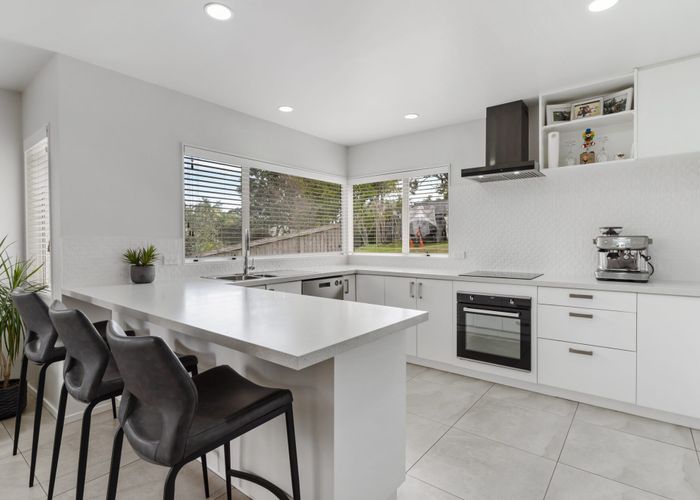 For sale 11 Tyrico Close, Unsworth Heights, North Shore City