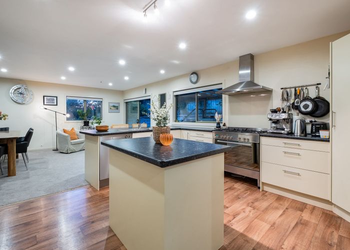  at 121 Te Puia Drive, Aotea, Porirua, Wellington