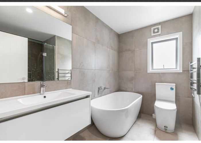  at 8 Waihanga Way, Bucklands Beach, Auckland