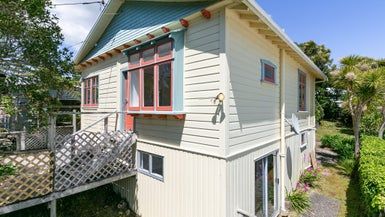  at 61 Standen Street, Karori, Wellington