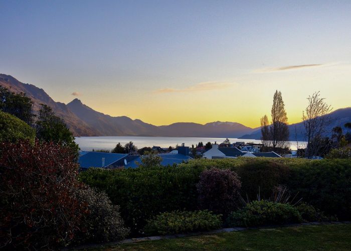 at 4 Oregon Drive, Kelvin Heights, Queenstown