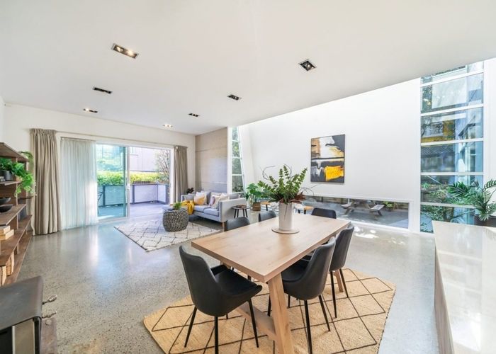  at 47 Korokoro Road, Korokoro, Lower Hutt, Wellington