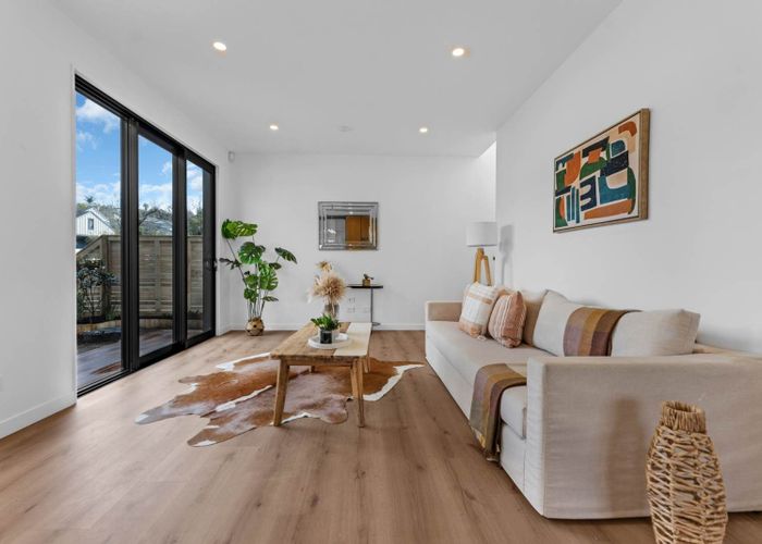  at 10 Truscott Place, West Harbour, Waitakere City, Auckland