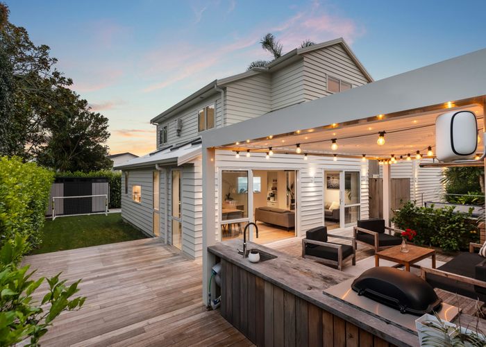  at 2/1 Gray Crescent, Torbay, North Shore City, Auckland