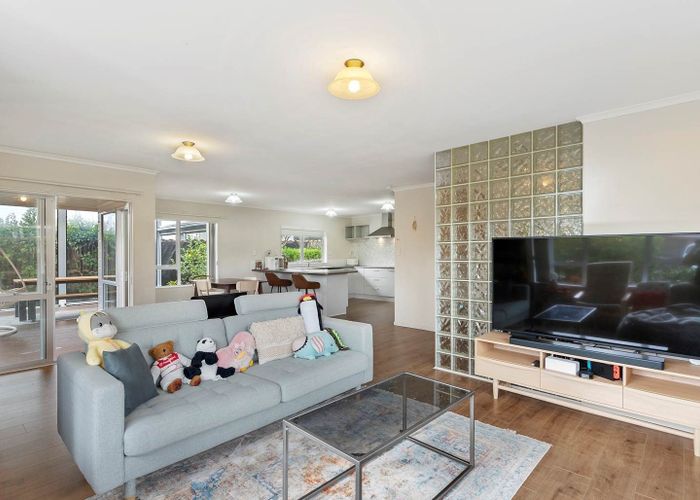  at 21 Princeton Parade, Albany, Auckland