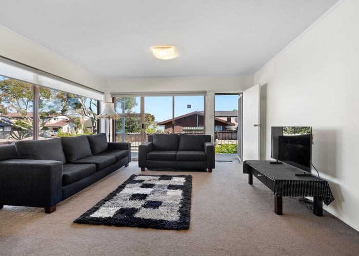  at 1&2/15 Bramley Drive, Farm Cove, Manukau City, Auckland