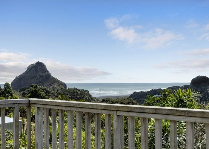 at 90 Seaview Road, Piha, Waitakere City, Auckland