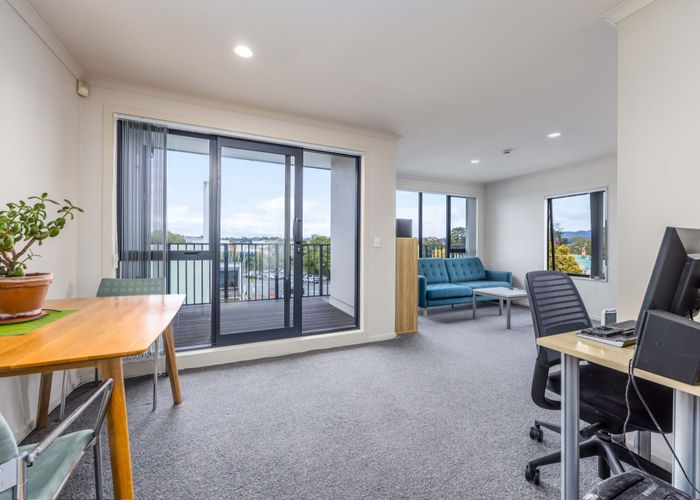  at 3Y/1 Wadier Place, Henderson, Waitakere City, Auckland