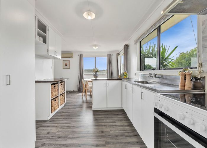  at 33 Riversdale Drive, Merrilands, New Plymouth, Taranaki