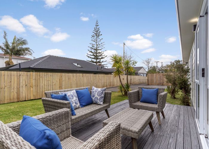  at 2/328 Rangatira Road, Beach Haven, North Shore City, Auckland