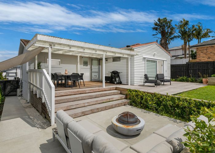  at 21 Lyttelton Avenue, Forrest Hill, North Shore City