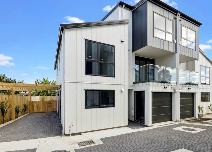  at 4 Waitaki Street, Henderson, Auckland