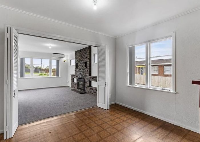  at 47 Royal View Road, Te Atatu South, Waitakere City, Auckland