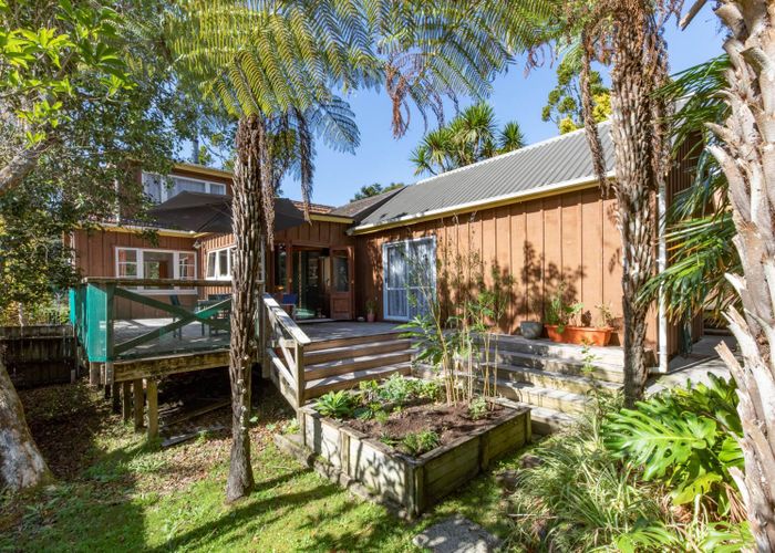  at 221 Laingholm Drive, Laingholm, Auckland
