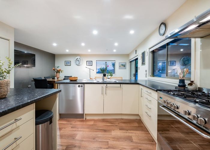  at 121 Te Puia Drive, Aotea, Porirua, Wellington