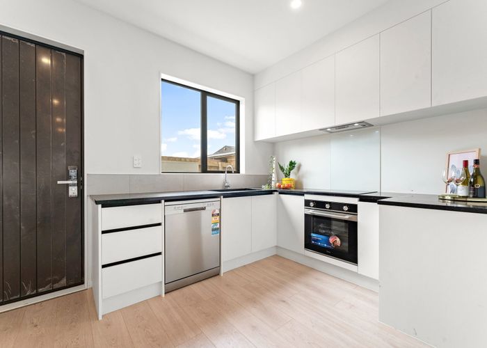  at 11/3226 Great North Road, New Lynn, Waitakere City, Auckland