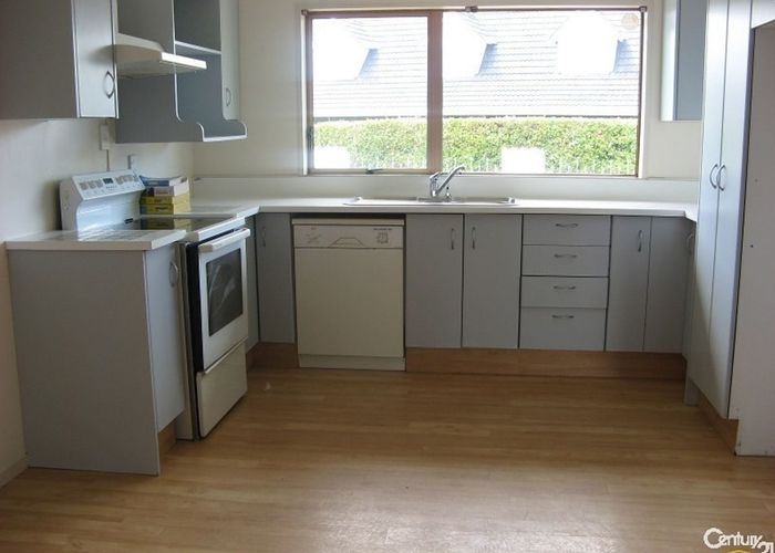  at 1/28 Bramley Drive, Farm Cove, Manukau City, Auckland