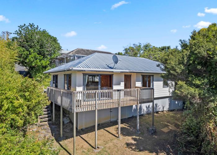  at 2/613A Glenfield Road, Tōtara Vale, Auckland