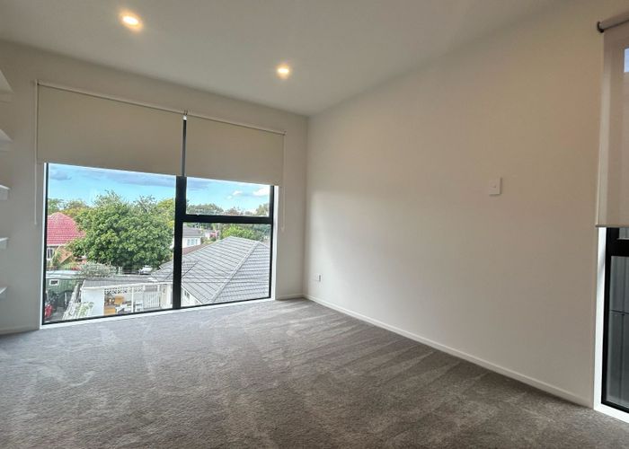  at 6/26 Buscomb Avenue, Henderson, Auckland