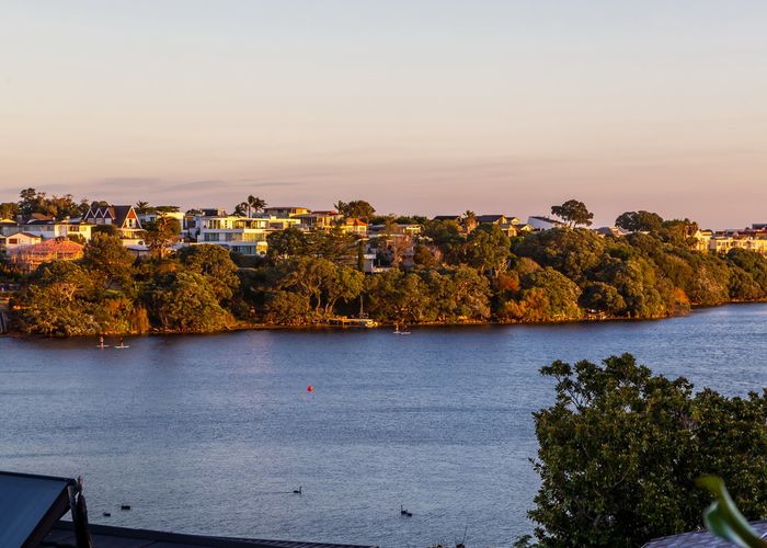  at 4/72 Kitchener Road, Milford, Auckland