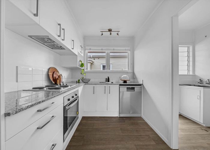  at 1/104 Titirangi Road, New Lynn, Waitakere City, Auckland