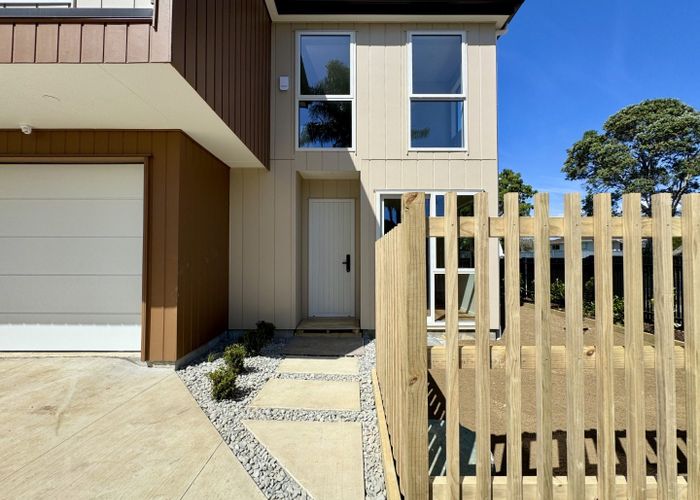  at 2/118 Pigeon Mountain Road, Half Moon Bay, Manukau City, Auckland