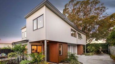  at 3/14 Waddell Avenue, Point England, Auckland
