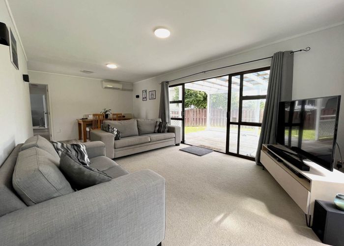  at 38 Redlands Grove, Swanson, Auckland