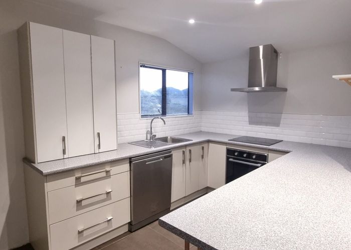  at 2/24 Lancaster Road, Beach Haven, North Shore City, Auckland