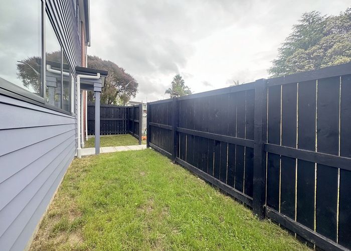  at 6B Landsdale Place, Massey, Waitakere City, Auckland
