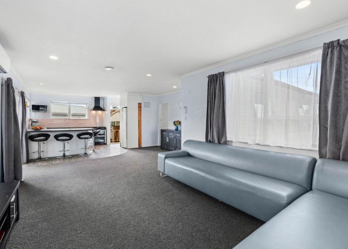  at 1/12 Riverpark Crescent, Henderson, Waitakere City, Auckland