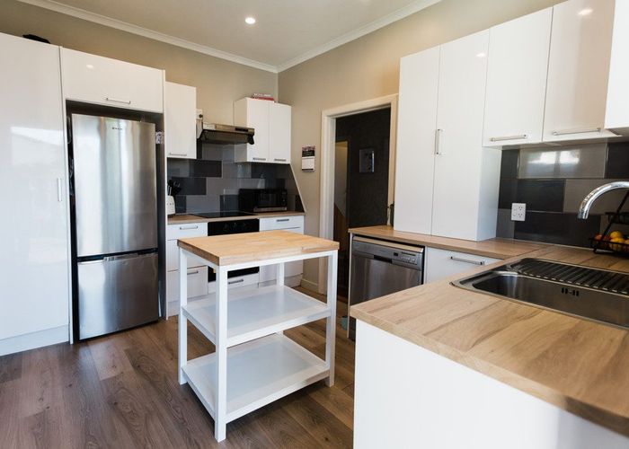  at 902 Queen Street East, Parkvale, Hastings