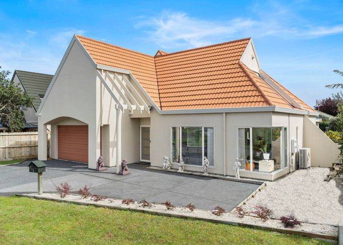  at 2/2 Uldale Place, Northpark, Auckland