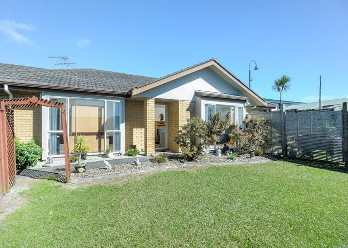  at 8 Rushcreek Street, Westgate, Waitakere City, Auckland