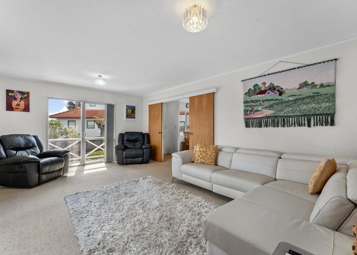  at 16 Redfern Lane, Glenfield, North Shore City, Auckland