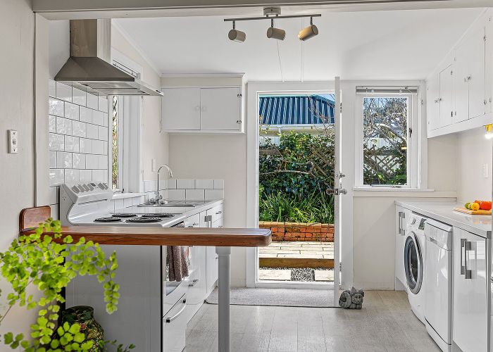  at 10 Rimu Road, Kelburn, Wellington, Wellington