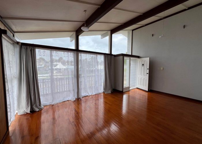  at 38 Thornlow Street, Glendene, Waitakere City, Auckland