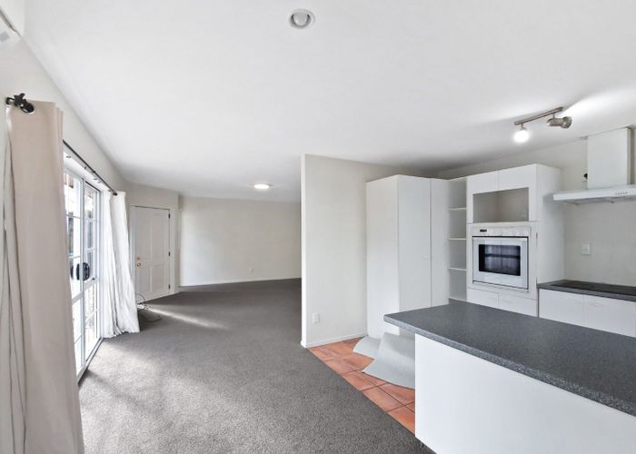  at 2/104 Mandeville Street, Riccarton, Christchurch City, Canterbury