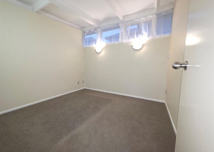  at 2/127 Seabrook Avenue, New Lynn, Waitakere City, Auckland