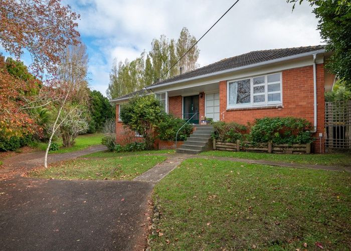  at 211 Lake Road, Belmont, North Shore City, Auckland