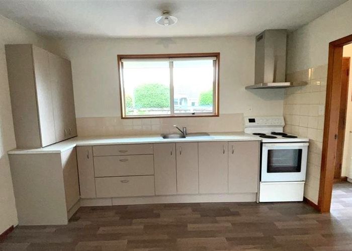  at 2/70 Highstead Road, Bishopdale, Christchurch City, Canterbury