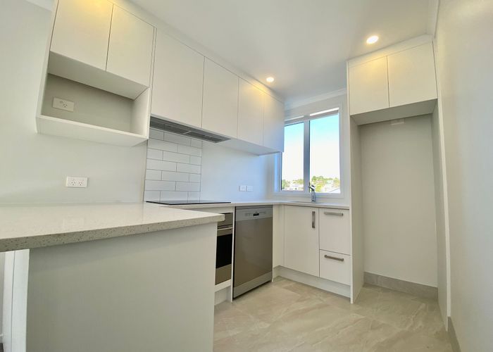  at 95E Athena Drive, Totara Vale, North Shore City, Auckland