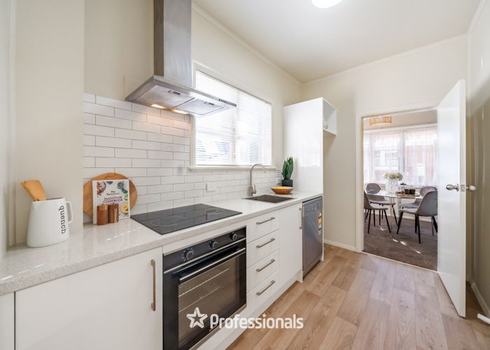  at 215 Knights Road, Lower Hutt, Lower Hutt, Wellington