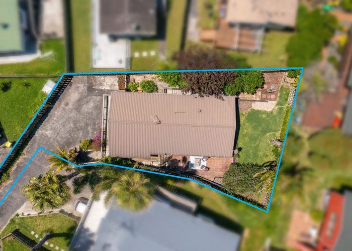  at 1/8 Camilla Grove, Totara Vale, North Shore City, Auckland